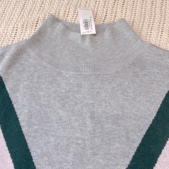 New Old Navy Color-Blocked Chevron Turtleneck Heather Light Gray Sweater ! - Picture 6 of 11